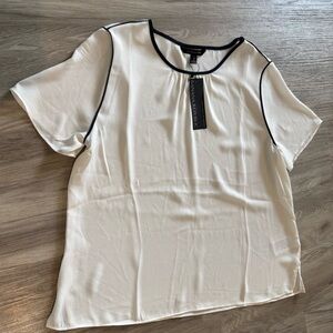 BANANA REPUBLIC NWT BLOUSE